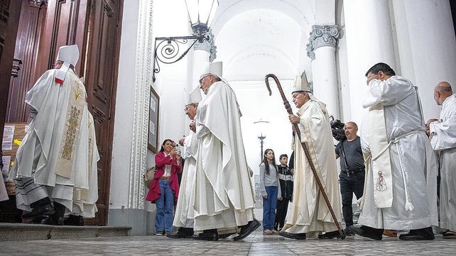 Iglesia católica: reacciones tras los cambios del obispo
