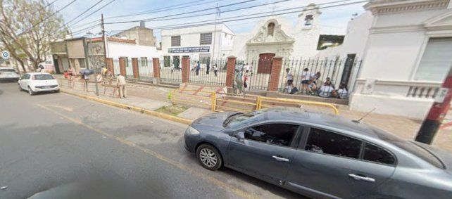 Tensión en una escuela de barrio Centenario: un alumno de 9 años amenazó con una tijera a su maestra y compañeros.