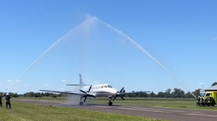 Se realizó el vuelo inaugural de la empresa Humming Airways, que a partir del año próximo unirá la ruta comercial Aeroparque-Venado Tuerto-Villa María.