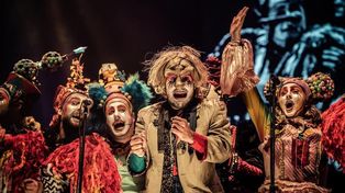 La renombrada murga uruguaya Agarrate Catalina vuelve este viernes a Rosario después de dos años, con un espectáculo que combina tres en uno.