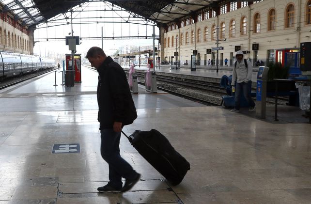 Servicios reducidos. La huelga afecta aproximadamente el 50% de los trenes de alta velocidad y los regionales.&nbsp;