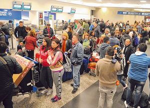Habrá 75 mil pasajeros afectados por el paro de pilotos 