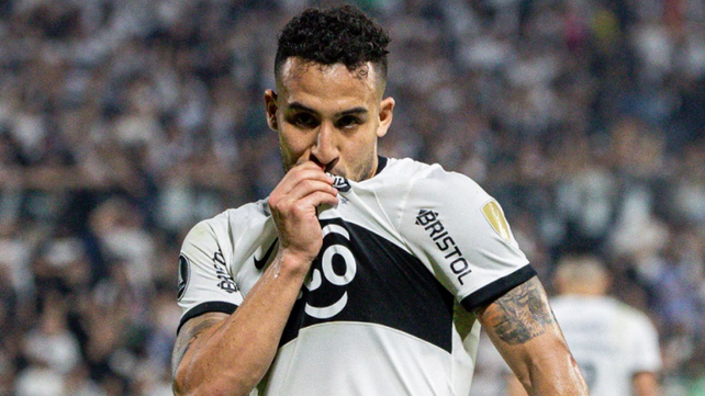 Fernando Cardozo se aproxima a Newells. Olimpia lo quiere vender para tener un ingreso.