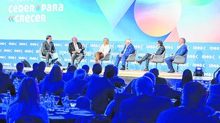 Debate caliente. El secretario de Industria, José de Mendiguren y el ex funcionario macrista Dante Sica, tuvieron un contrapunto en el panel.