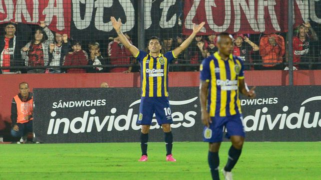 Malcorra celebra en el clásico frente a Newells en el Coloso.