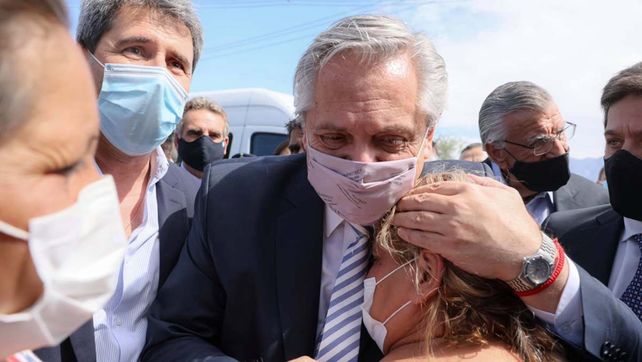 El presidente Alberto Fernández recorrió las zonas afectadas por el sismo