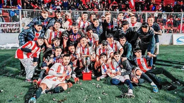 Colón de San Justo venció a La Perla por penales y se consagró Campeón de la Liga Santafesina.
