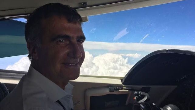 El conductor televisivo y piloto comercial Antonio Laje se quejó por el servicio del aeropuerto de Rosario.