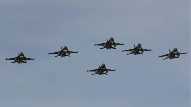 Así llegaron los F-16 este martes a Córdoba.&nbsp;