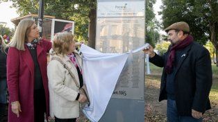 La Municipalidad de Paraná puso en valor el Monolito de la Memoria en Plaza Alvear.