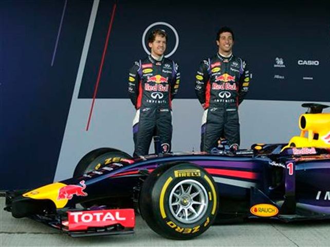 Red Bull presentó el RB10 con motor Renault