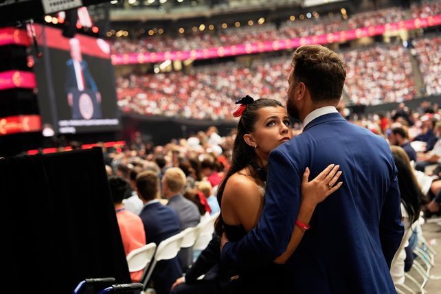 Miles de estadounidenses despidieron al asesinado activista Charlie Kirk