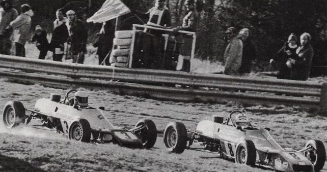 Ayrton Senna (izquierda) y Quique Mansilla (derecha)