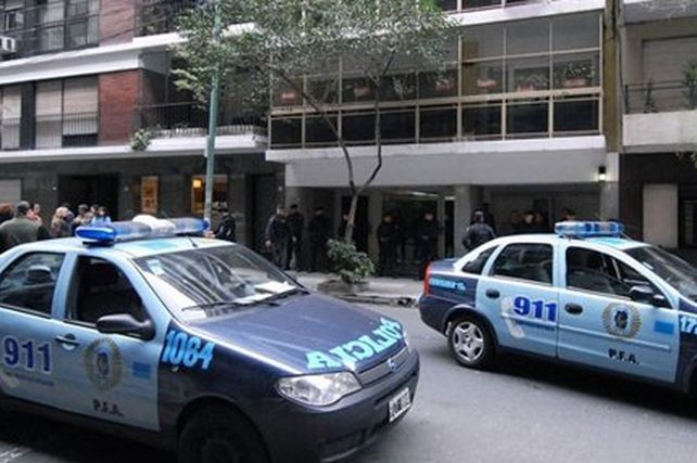 Hallaron ahorcada a una anciana en su departamento de Flores