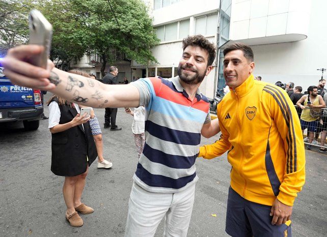 Los jugadores de Boca en Rosario fueron recibidos por sus hinchas.
