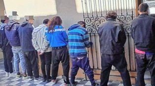 El allanamiento en Diamante arrojó ocho personas detenidas.