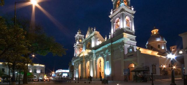 Salta: al pie de los cerros