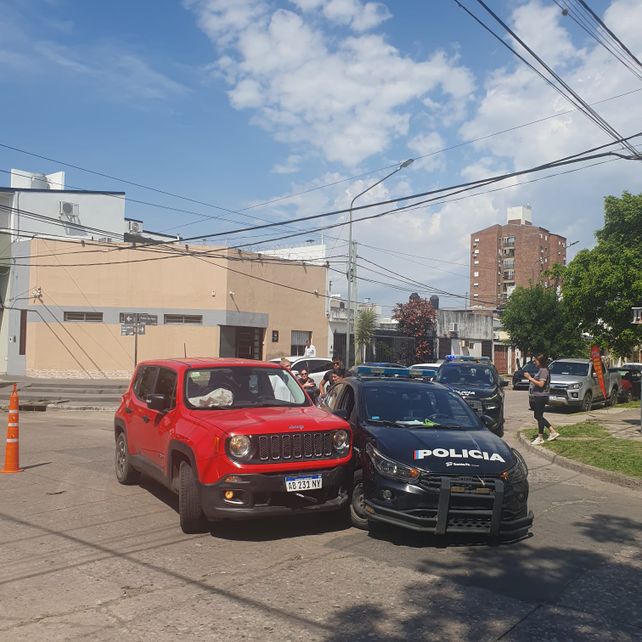 Otro patrullero involucrado en un accidente vial: ya son cuatro en once días en la ciudad de Santa Fe