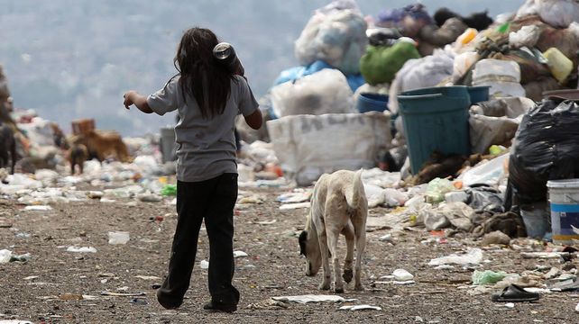 Según el Indec, uno de cada tres santafesinos es pobre