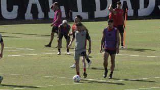 Mariano Soso y Juanchón García en el entrenamiento de Newells.&nbsp;