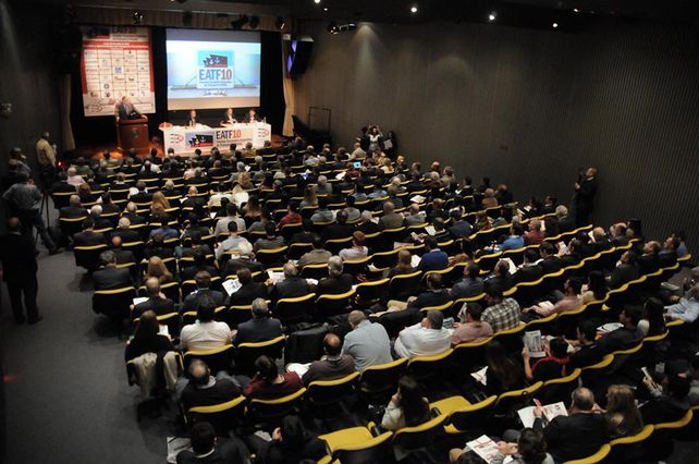 Debate. El encuentro organizado por IDR contó con una alta participación.