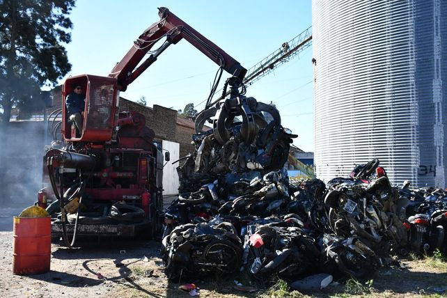 Por distintas infracciones compactaron más de 750 motos y 40 vehículos de cuatro ruedas en Venado Tuerto