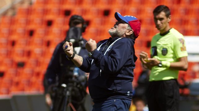 Maradona sumó su primer triunfo como entrenador de Gimnasia