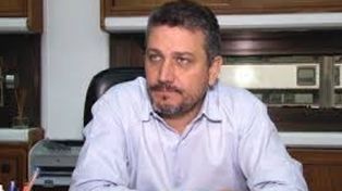 Un padre hizo manejar a su hijo de diez años en la ruta
