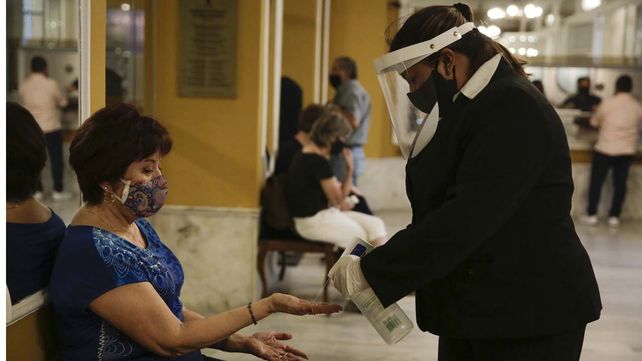 Los casos de coronavirus en el país mantienen un ritmo sostenido de crecimiento en algunas regiones.