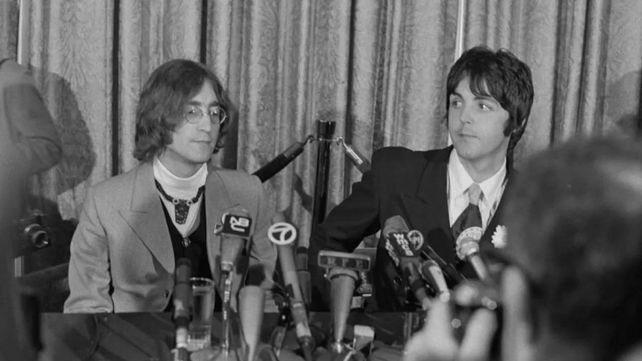 Jonn Lennon y Paul McCartney protagonizaron duros cruces mediáticos tras la separación de los Beatles.  