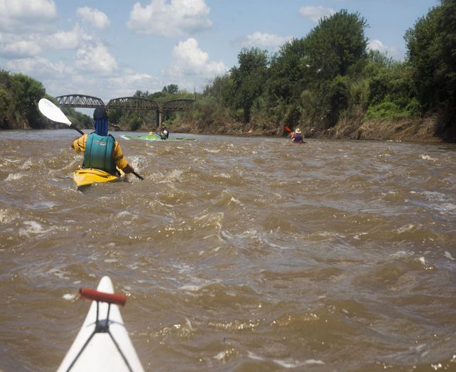 El río Carcarañá promete aventura. 