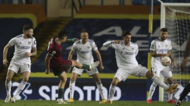 Raúl Jiménez marca gol en el partido Leeds United vs Wolves Raúl Jiménez marca gol en el partido Leeds United vs Wolves