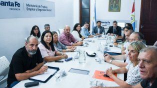 Paritarias: el gobierno convocó para el lunes a estatales y docentes para negociar salarios