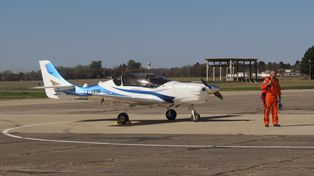 Debutó el IA-100, primer avión diseñado por la Fábrica Argentina de Aviones