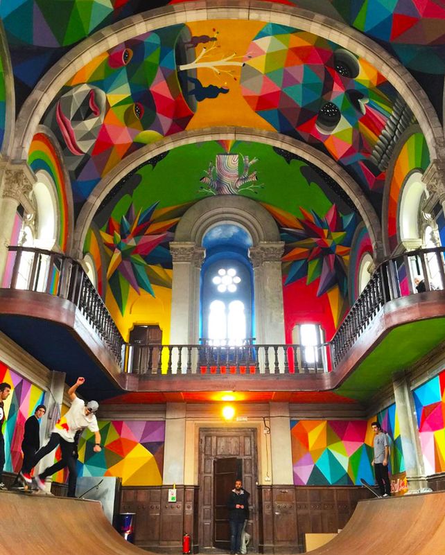 Convirtieron una iglesia de más de 100 años en un colorido skate park
