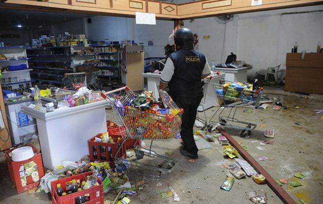 La Federación de Supermercados Chinos apuntó a la interna policial detrás de los saqueos