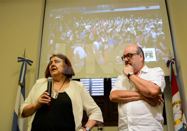 González y Tejeda durante la presentación.