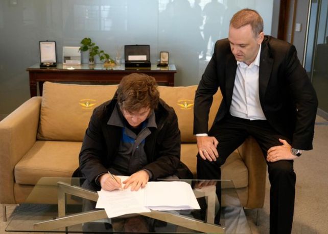 El presidente Javier Milei firmó el proyecto de ley de Reforma Laboral