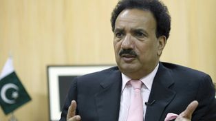 Pakist&aacute;n prohibi&oacute; Facebook y su ministro del Interior ahora twitea