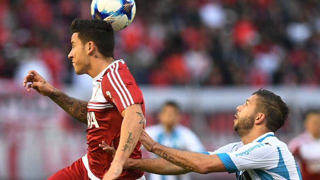 River cayó ante Racing en el Monumental y quedó afuera de la lucha por el título