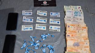 Cayó la encargada de un punto de venta de drogas en barrio Centenario con dosis de cocaína y de marihuana