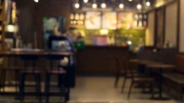 Bares y restaurantes de Paraná: se gasta menos y se achican las frecuencias de comensales en los espacios gastronómicos. La realidad del sector según Uthgra