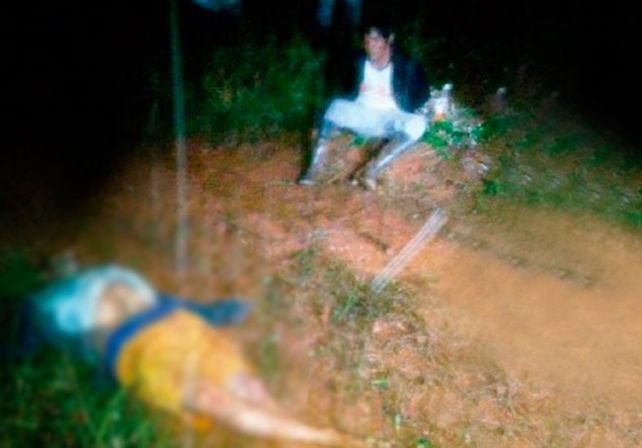 Discutió con su hermanastro, lo mató y se puso a tomar caña al lado del cadáver
