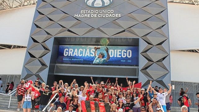 Los hinchas de Colón deben esperar hasta las 18 para ingresar al Madre de Ciudades.&nbsp;