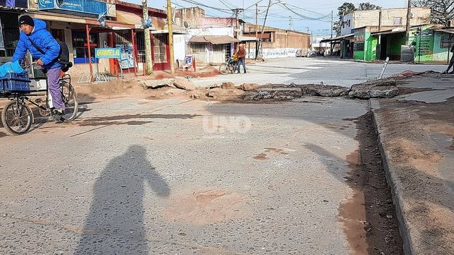 Lo que necesitamos por lo menos es que nos abran la calle para que pase el colectivo y los vecinos puedan venir a comprar. Eso es lo que estamos pidiendo.&nbsp; &nbsp;