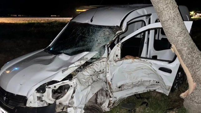 Tres personas viajaban en un utilitario cuando el conductor perdió el control del rodado