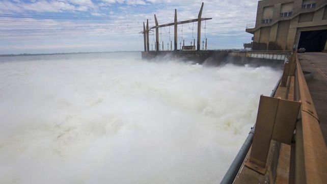 Video: Yacyretá abrió las compuertas tras 5 años y el imponente caudal hará crecer el Paraná