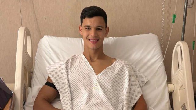 Valentín Carboni fue operado en Racing con éxito de su lesión ligamentaria en la rodilla