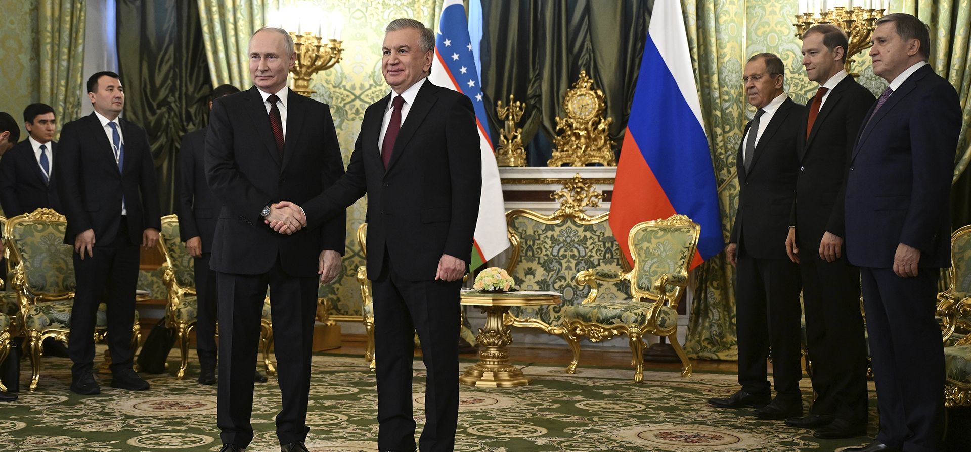 El presidente ruso Vladimir Putin, izquierda, y el presidente de Uzbekistán, Shavkat Mirziyoyev, posan para una fotografía durante su reunión en el Kremlin en Moscú, Rusia, el viernes 6 de octubre de 2023. (Pavel Bednyakov, Sputnik, Kremlin Pool Photo vía AP) El presidente ruso Vladimir Putin, izquierda, y el presidente de Uzbekistán, Shavkat Mirziyoyev, posan para una fotografía durante su reunión en el Kremlin en Moscú, Rusia, el viernes 6 de octubre de 2023. (Pavel Bednyakov, Sputnik, Kremlin Pool Photo vía AP)