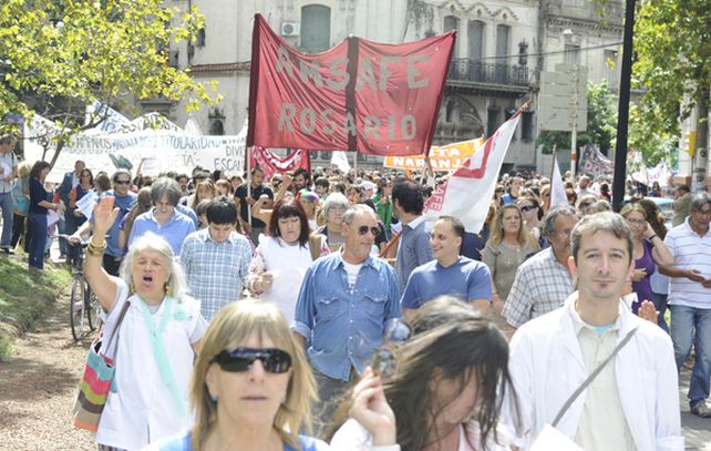 Amsafé reclama por paritarias y se pronuncia en defensa de la democracia